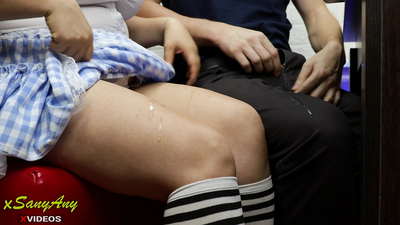 အိမ်စာ-xsanyAny အတန်းဖော်ကို လှမ်းပြောသော ကျောင်းသူလေး